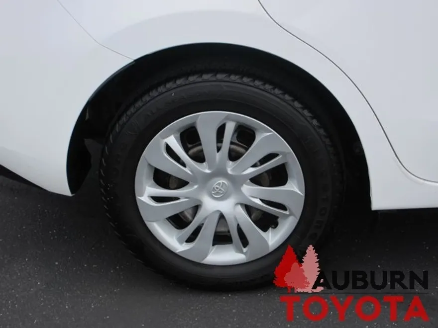 2019 Toyota Yaris L photo 1
