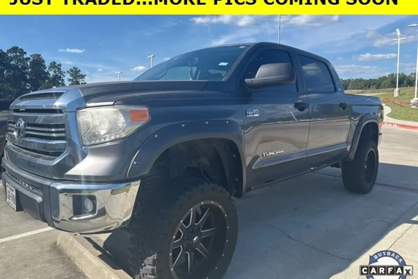 2017 Toyota Tundra SR5 photo 1
