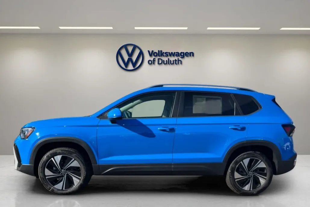 2025 Volkswagen Taos SE photo 1