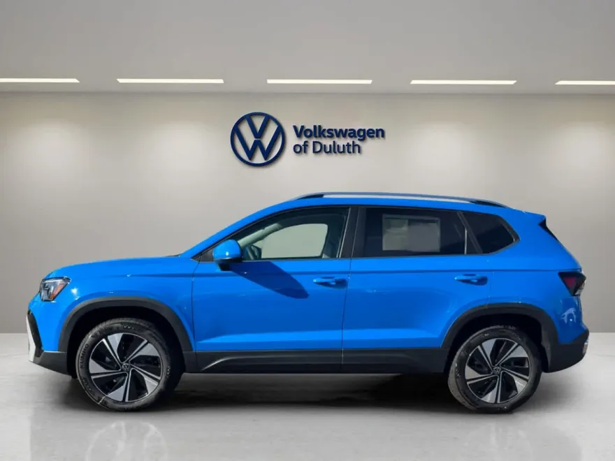 2025 Volkswagen Taos SE photo 1