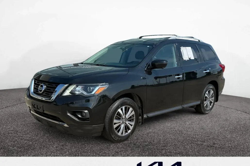 2019 Nissan Pathfinder SL photo 1