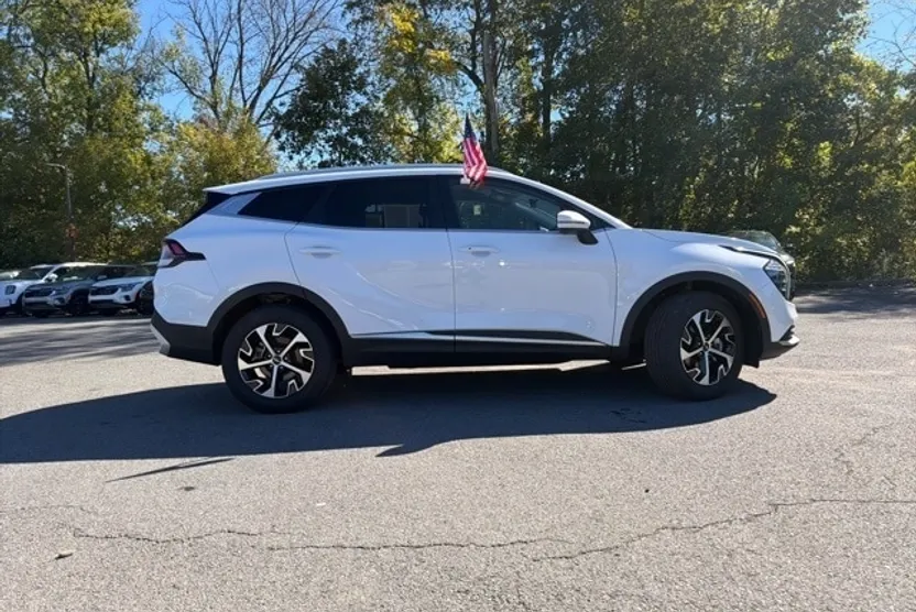 2025 Kia Sportage EX photo 1