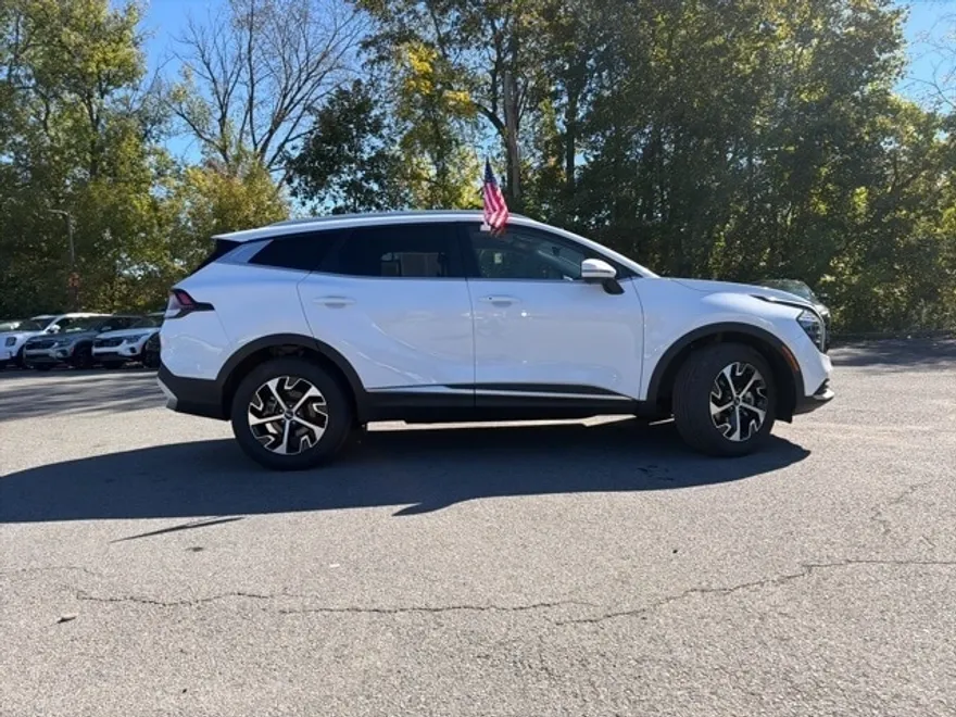 2025 Kia Sportage EX photo 1