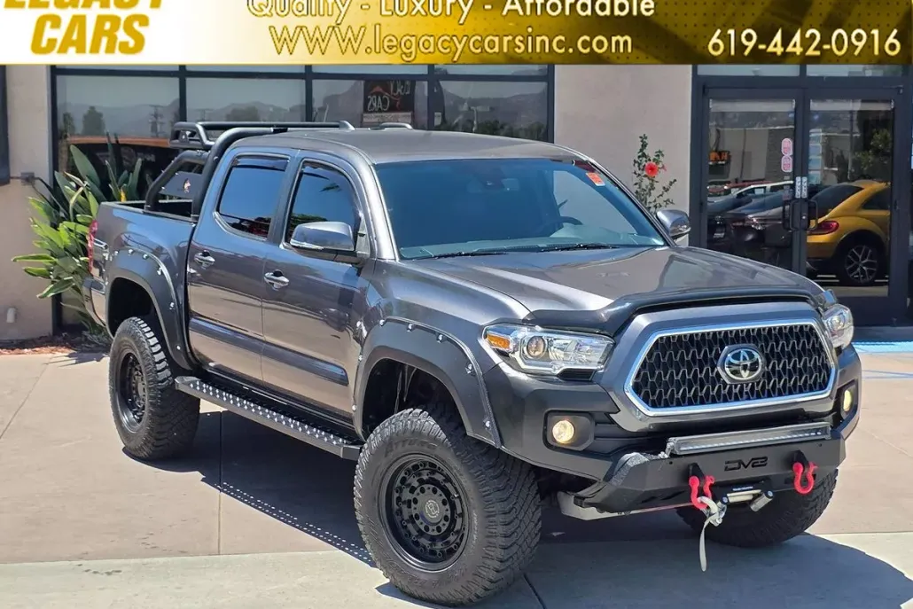 2018 Toyota Tacoma TRD photo 1