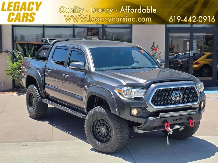 2018 Toyota Tacoma TRD photo 1