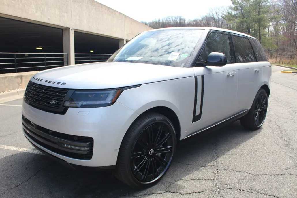 2025 Land Rover Range Rover SE photo 1