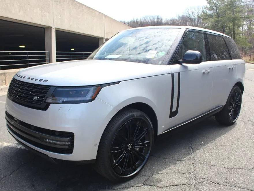 2025 Land Rover Range Rover SE photo 1