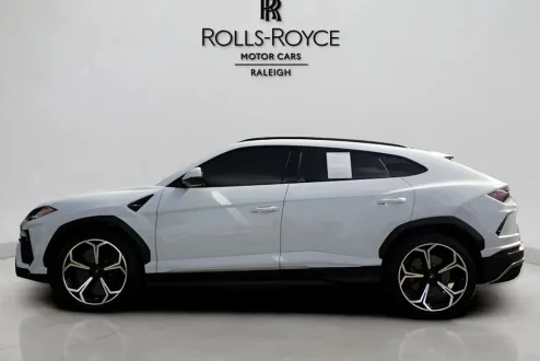 2020 Lamborghini Urus Base photo 2
