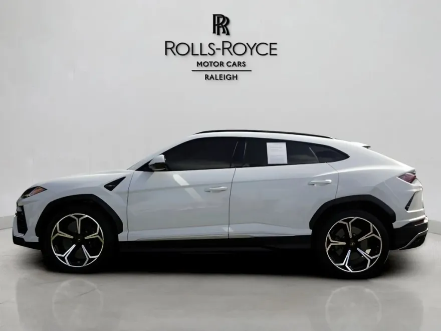 2020 Lamborghini Urus Base photo 2