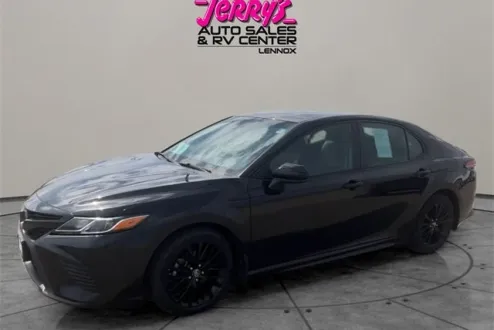 2019 Toyota Camry SE photo 2