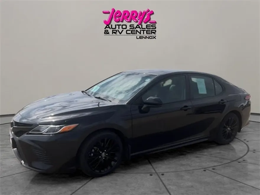 2019 Toyota Camry SE photo 2