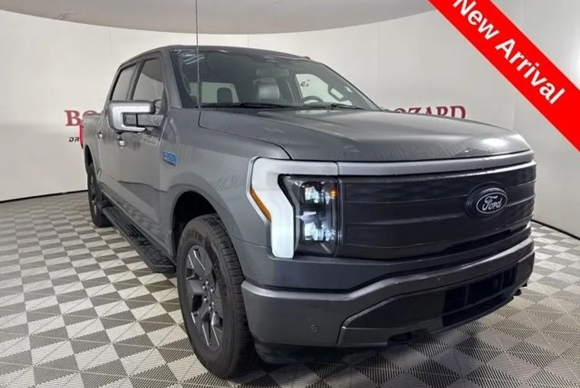 2024 Ford F-150 Lightning Lariat photo 1
