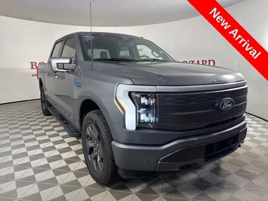 2024 Ford F-150 Lightning Lariat photo 1