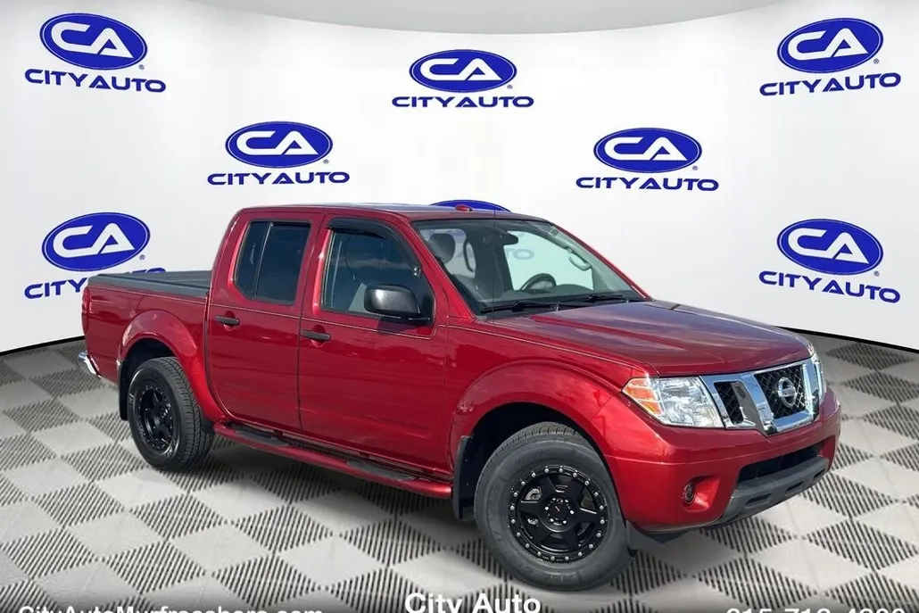2015 Nissan Frontier SV Crew Cab photo 1