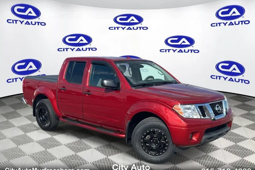 2015 Nissan Frontier SV Crew Cab photo 1