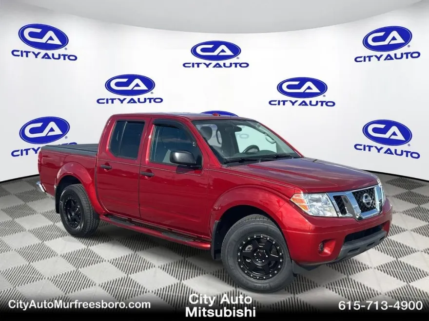 2015 Nissan Frontier SV Crew Cab photo 1