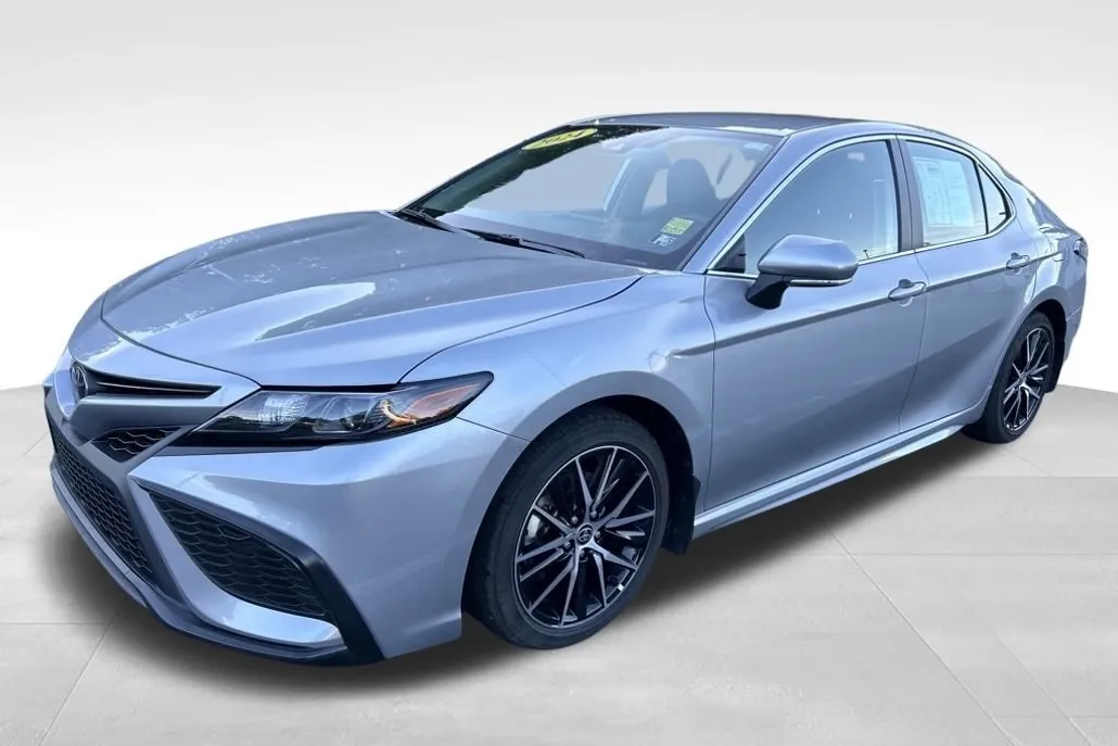 2024 Toyota Camry SE photo 1