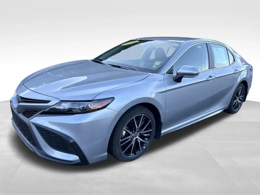 2024 Toyota Camry SE photo 1