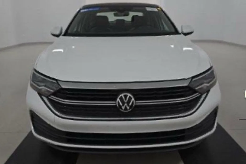 2024 Volkswagen Jetta SE photo 1