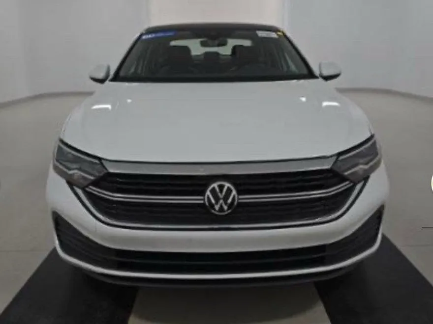 2024 Volkswagen Jetta SE photo 1
