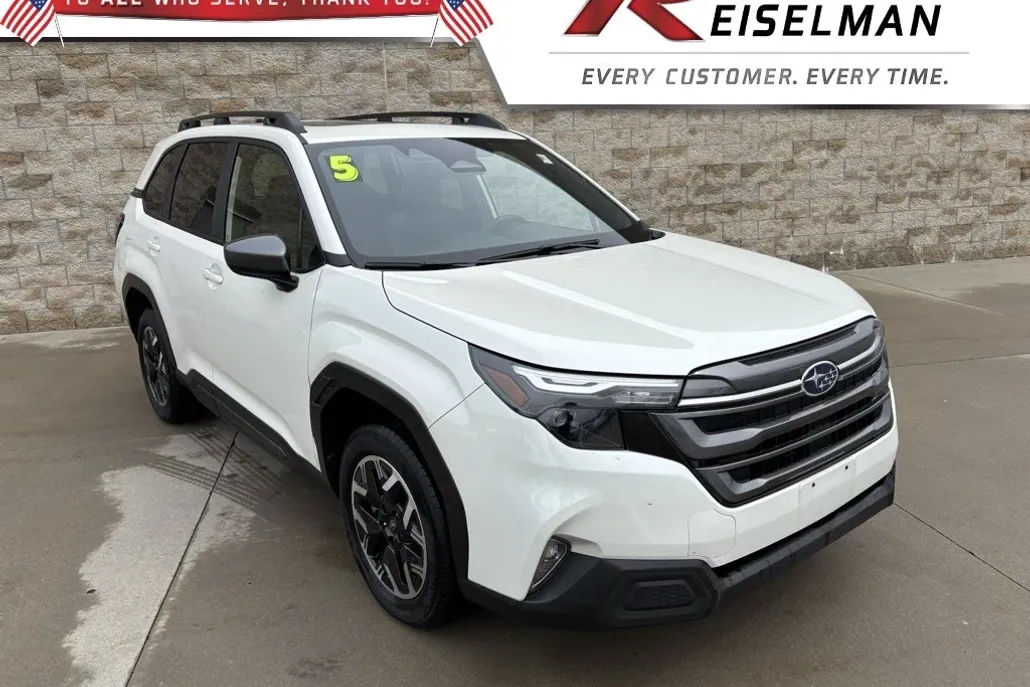 2025 Subaru Forester Premium Base photo 1