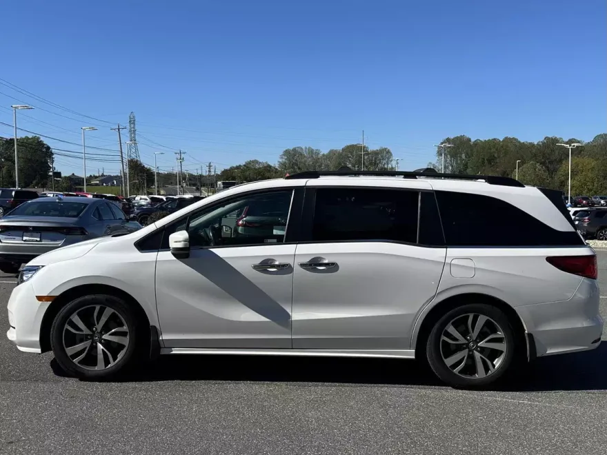 2023 Honda Odyssey Touring photo 1
