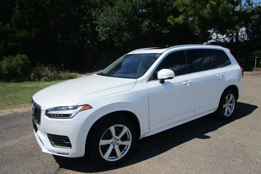2021 Volvo XC90 T6 Momentum photo 1