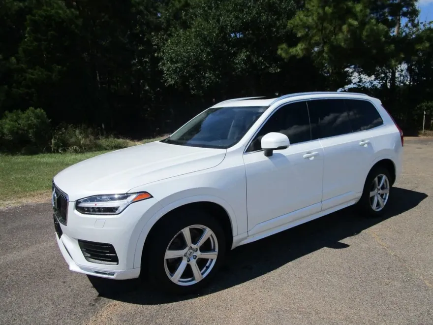 2021 Volvo XC90 T6 Momentum photo 1