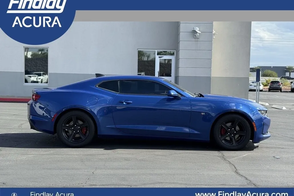 2022 Chevrolet Camaro 1LT photo 1