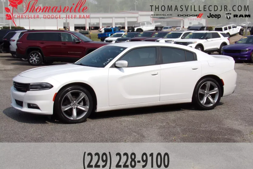 2015 Dodge Charger SXT photo 1