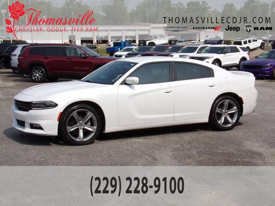 2015 Dodge Charger SXT photo 1