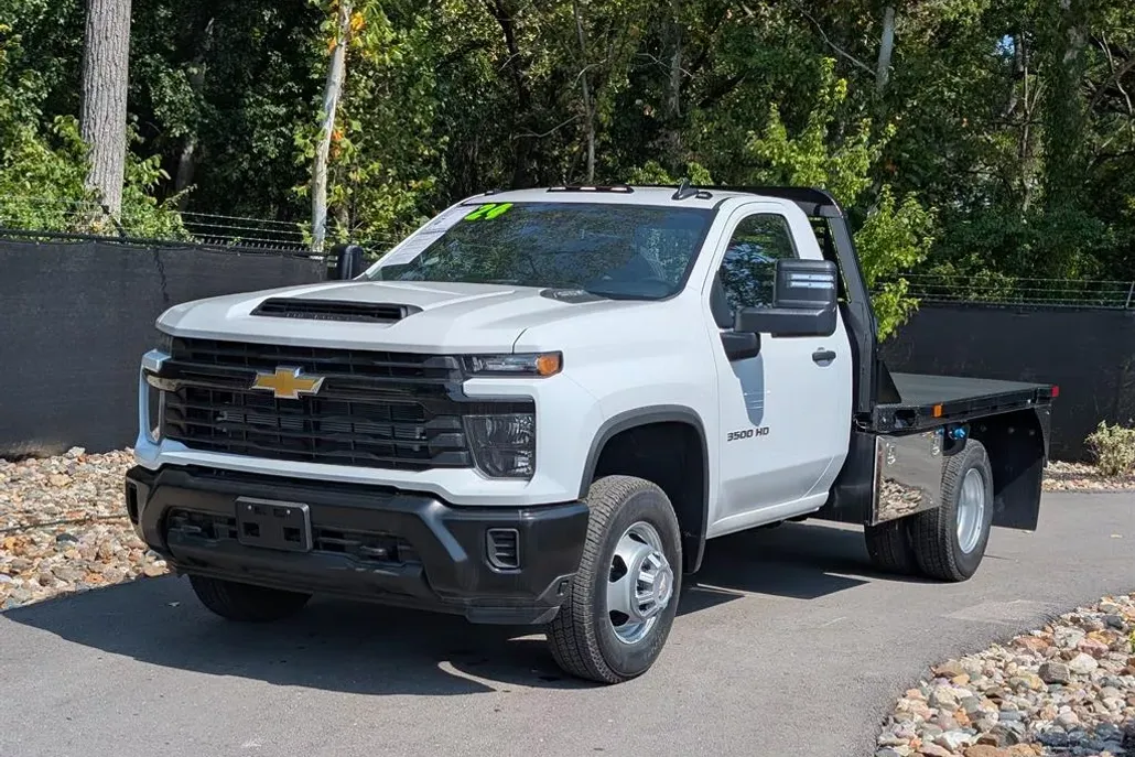 2024 Chevrolet Silverado 3500HD photo 1