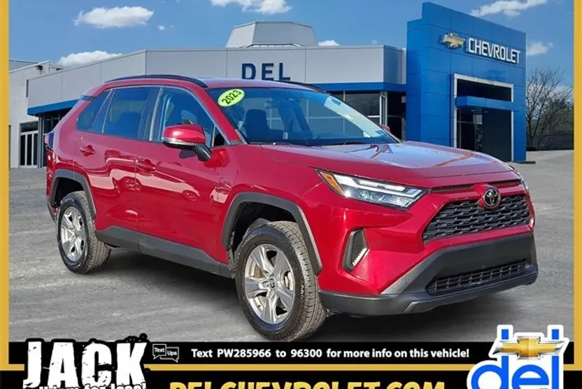 2023 Toyota RAV4 XLE photo 1