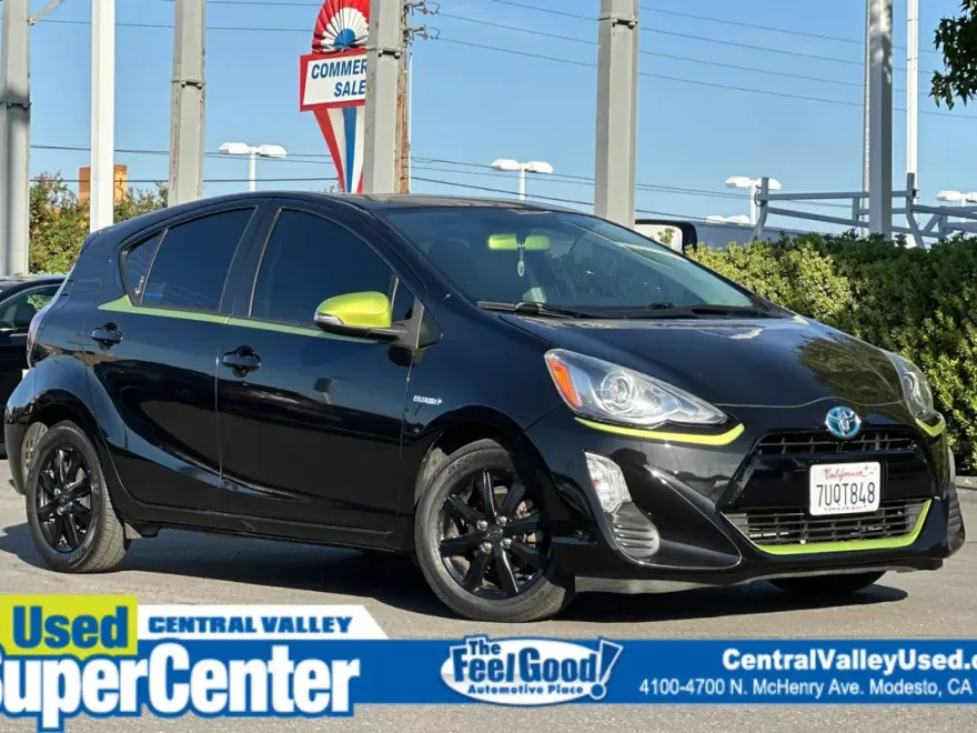 2016 Toyota Prius C Four photo 1