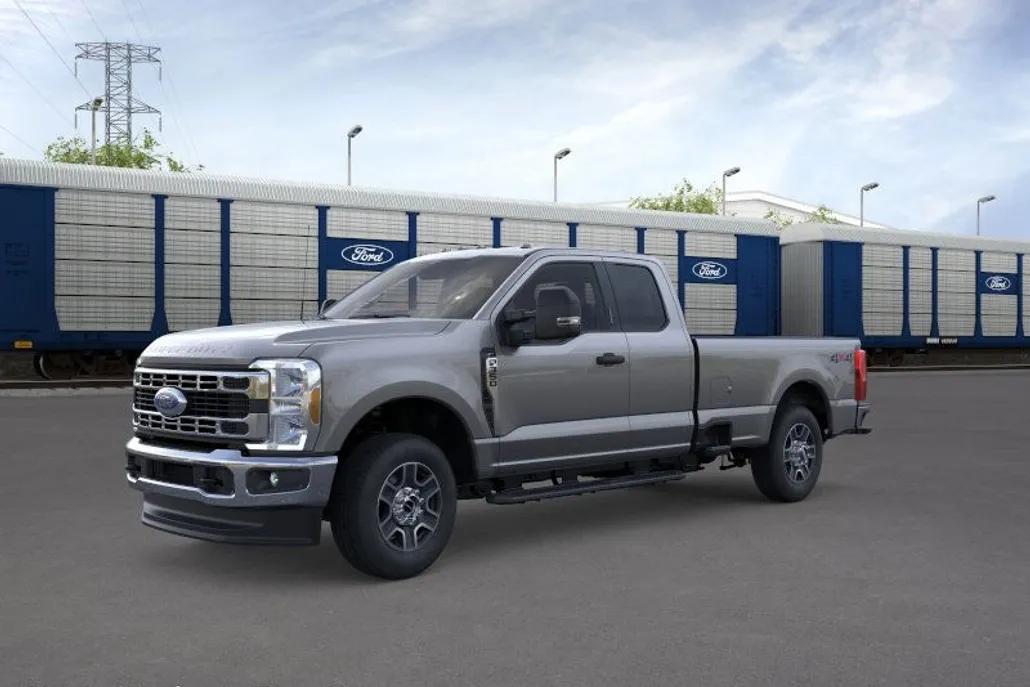 2025 Ford F-350 XLT photo 1