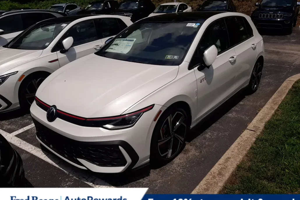 2025 Volkswagen Golf GTI SE photo 1