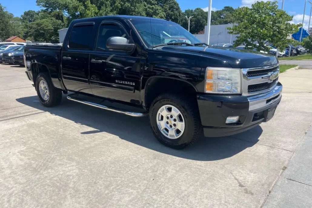 2011 Chevrolet Silverado 1500 LT photo 1