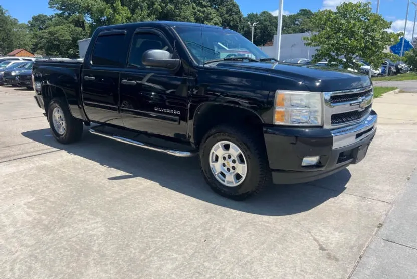 2011 Chevrolet Silverado 1500 LT photo 1
