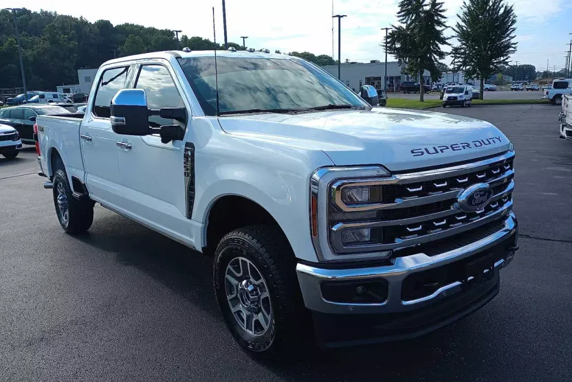2025 Ford F-250 Lariat photo 1