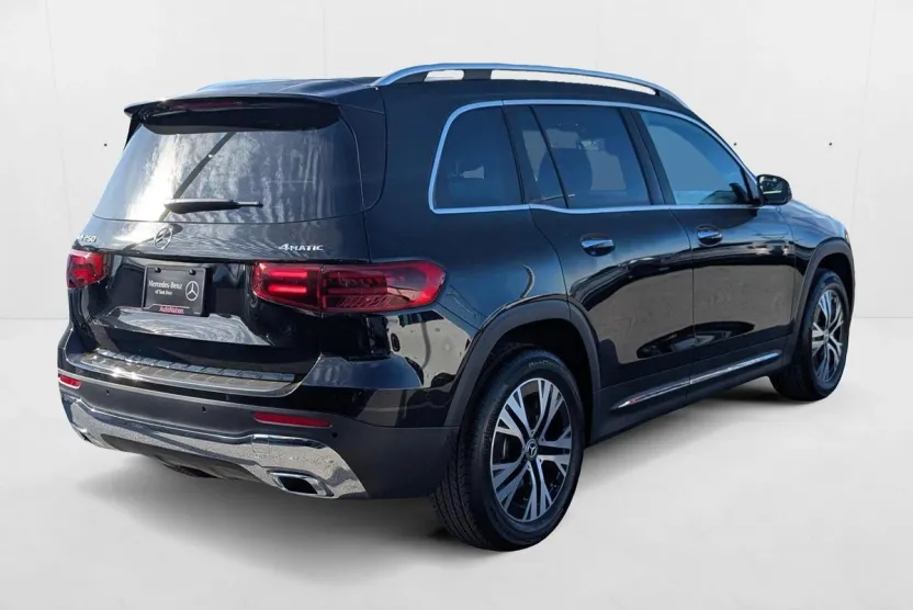 2025 Mercedes Benz GLB 250 4MATIC photo 1