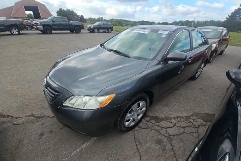 2007 Toyota Camry LE photo 1