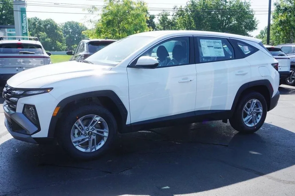 2025 Hyundai Tucson SE photo 1