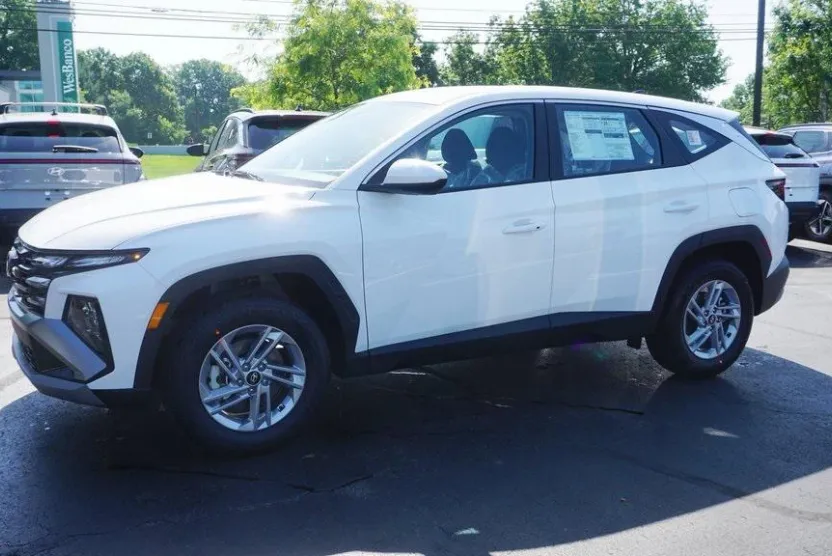 2025 Hyundai Tucson SE photo 1
