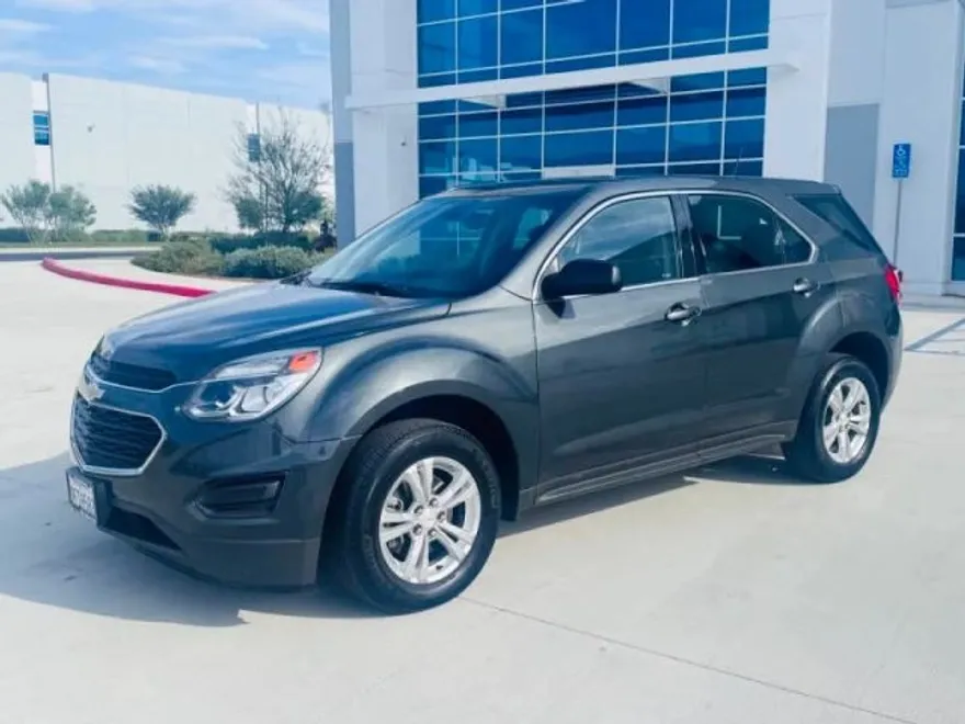 2017 Chevrolet Equinox LS photo 1