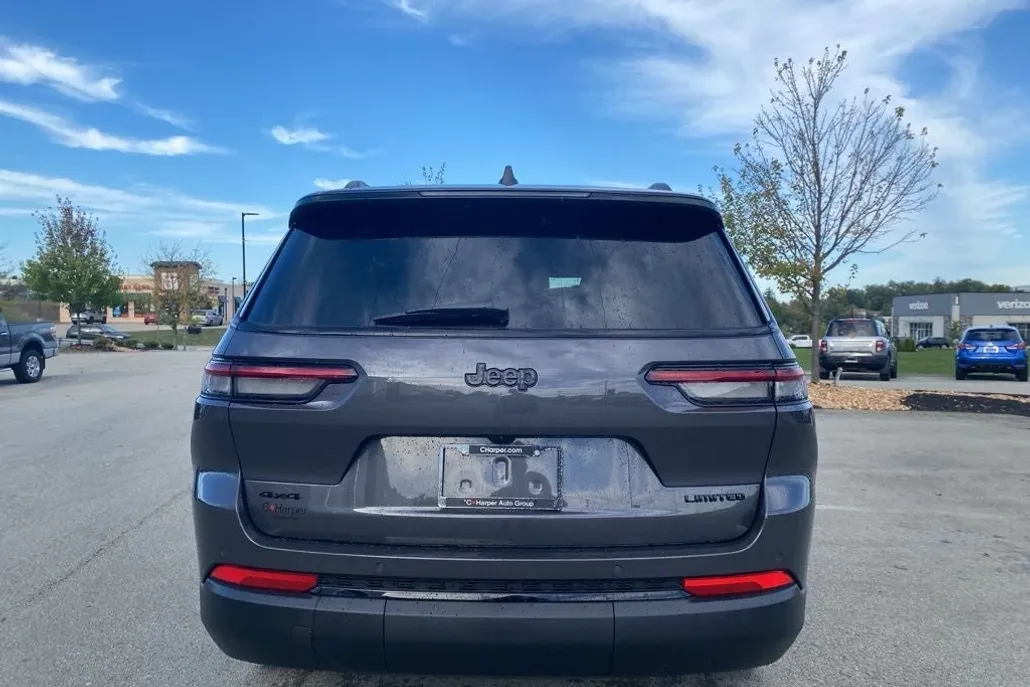 2025 Jeep Grand Cherokee Limited photo 1