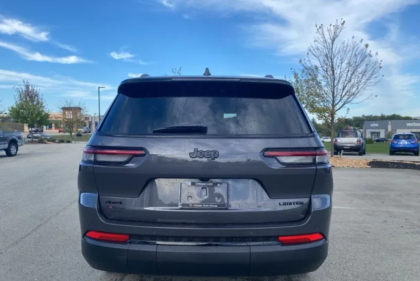 2025 Jeep Grand Cherokee Limited photo 1