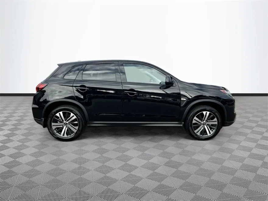 2025 Mitsubishi Outlander Sport ES photo 1
