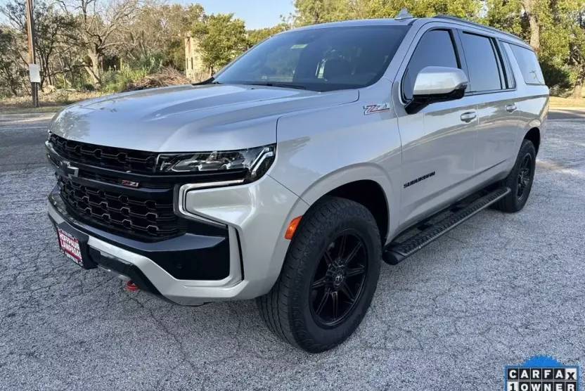2024 Chevrolet Suburban Z71 photo 1