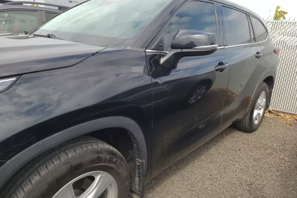 2022 Toyota Highlander LE photo 1