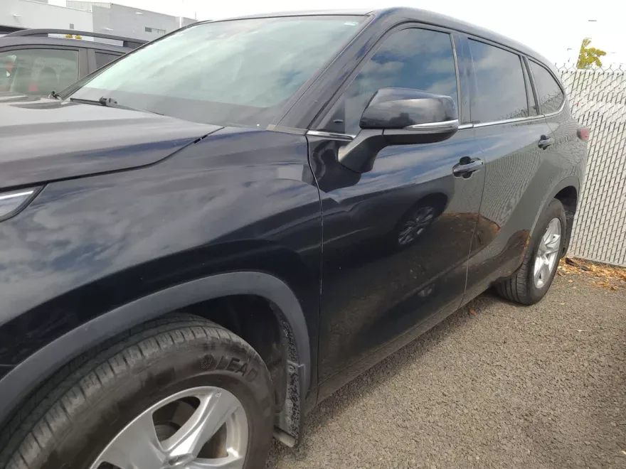 2022 Toyota Highlander LE photo 1